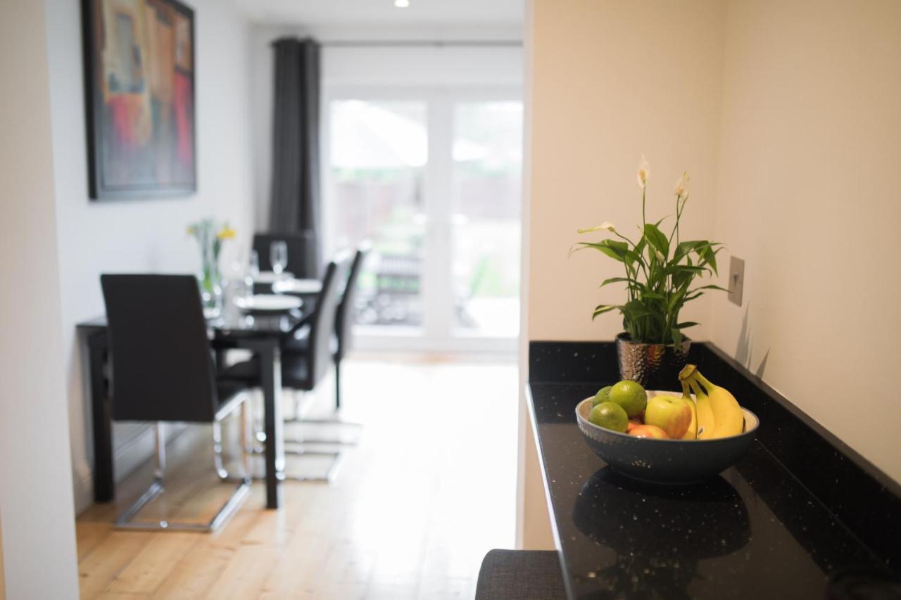 สเปเชียส อพาร์ทเม้นท์ Apartment บาธ ภายนอก รูปภาพ
