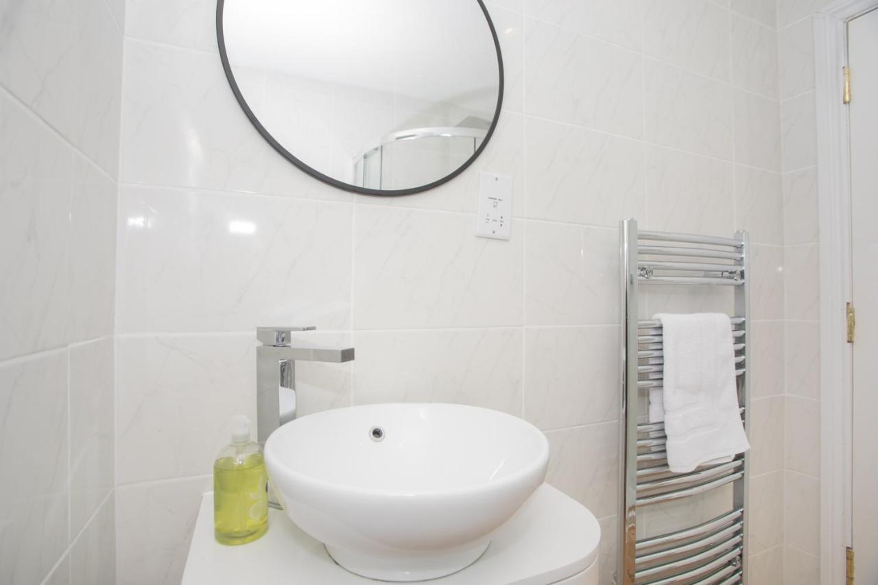 สเปเชียส อพาร์ทเม้นท์ Apartment บาธ ภายนอก รูปภาพ