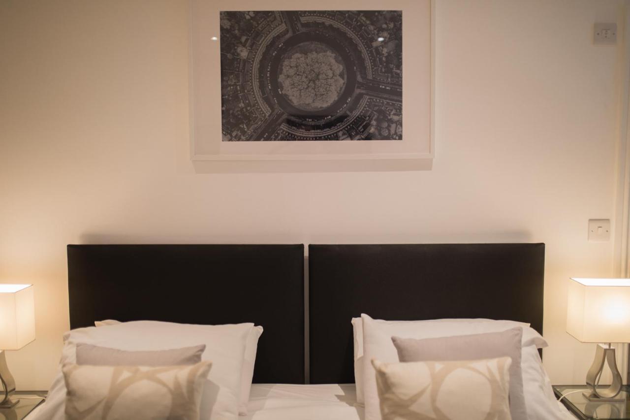 สเปเชียส อพาร์ทเม้นท์ Apartment บาธ ภายนอก รูปภาพ